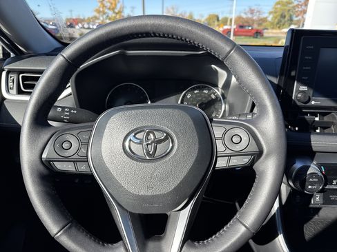Used 2022 Toyota RAV4 XLE w/ Convenience Package image 13
