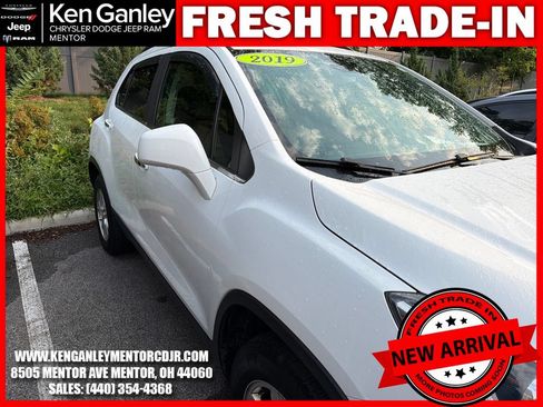 Used 2019 Chevrolet Trax LT w/ LT Convenience Package AWD/4WD image 12