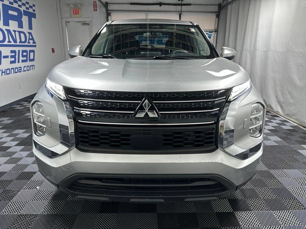 Used 2022 Mitsubishi Outlander ES AWD/4WD image 6