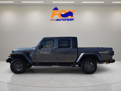 Used 2024 Jeep Gladiator Sport AWD/4WD image 2