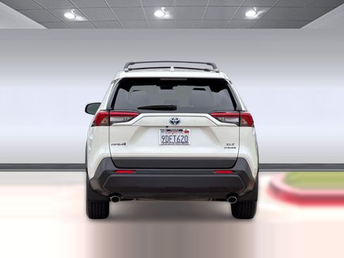 Used 2022 Toyota RAV4 XLE Premium AWD/4WD image 10