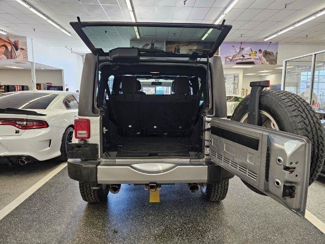 Used 2017 Jeep Wrangler Unlimited Sahara AWD/4WD image 38
