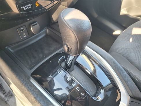 Used 2016 Nissan Rogue S image 20