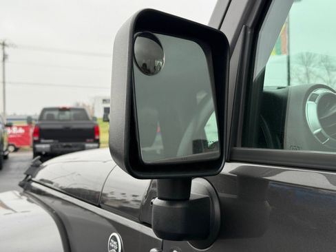 Used 2018 Jeep Wrangler Unlimited Sahara w/ Connectivity Group image 35