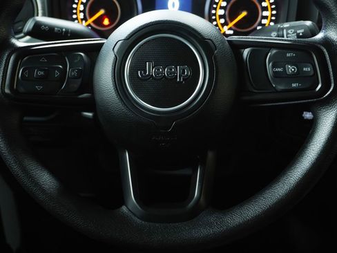 Used 2025 Jeep Gladiator Sport AWD/4WD image 18