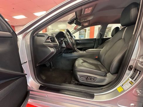 Used 2024 Toyota Camry XSE FWD image 10