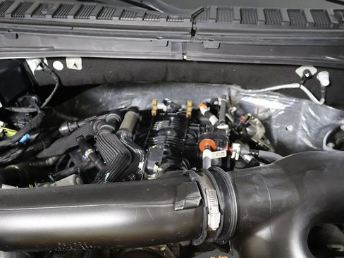 Used 2023 Ford Expedition XLT image 19