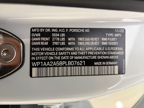 Used 2023 Porsche Macan AWD/4WD image 42