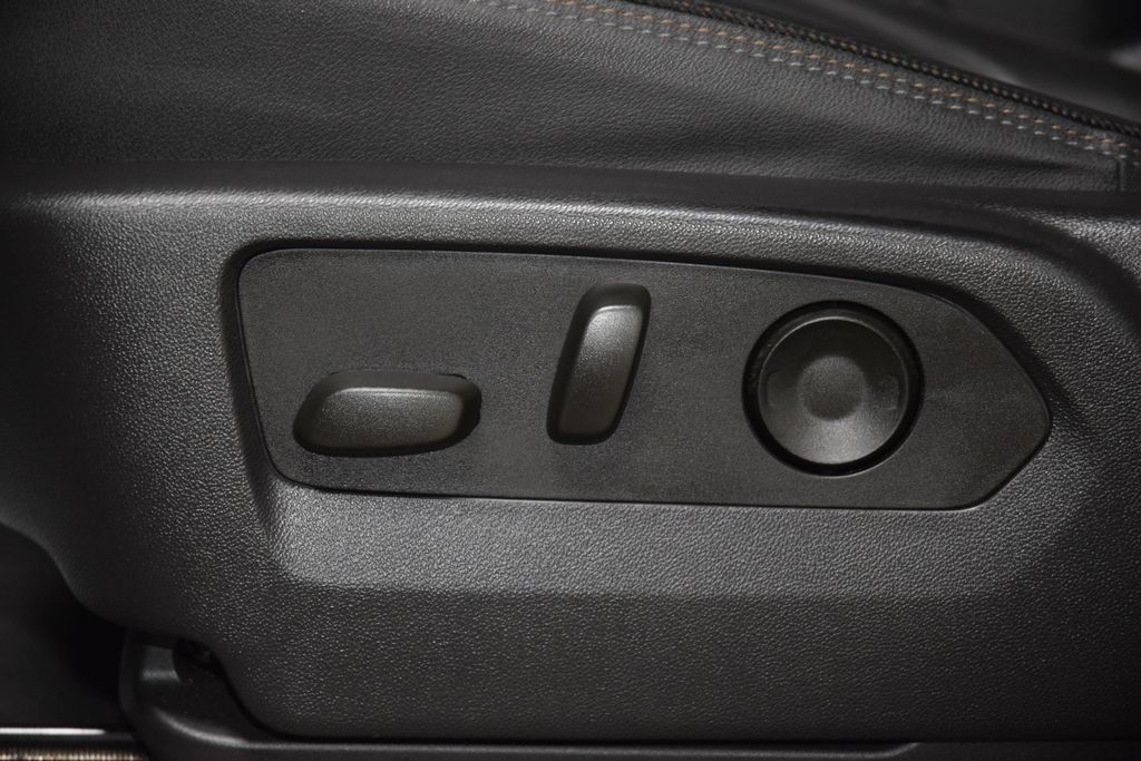 Used 2023 Chevrolet Silverado 1500 High Country w/ High Country Premium Package AWD/4WD image 43