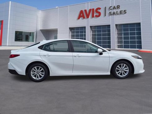 Used 2025 Toyota Camry LE FWD image 5