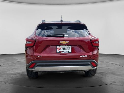 Used 2025 Chevrolet Trax LT FWD image 9