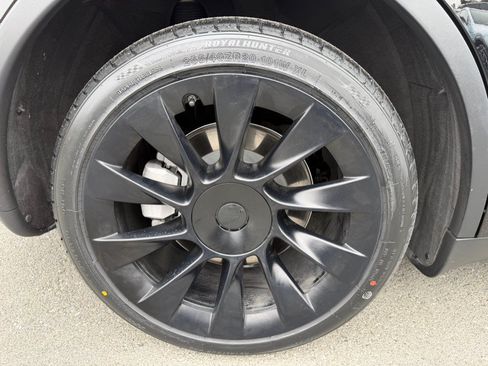 Used 2024 Tesla Model Y Long Range AWD/4WD image 50