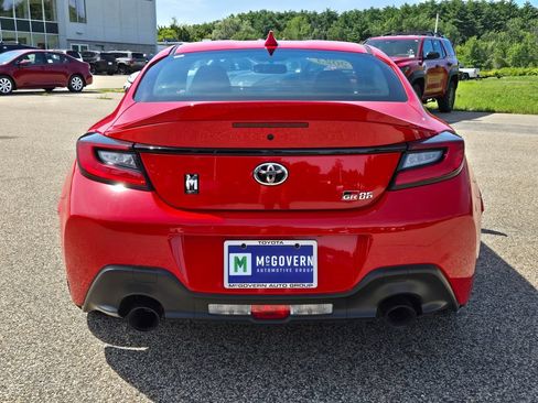 Used 2023 Toyota GR86 Premium w/ ALL Weather Mat Package (TMS) RWD image 4