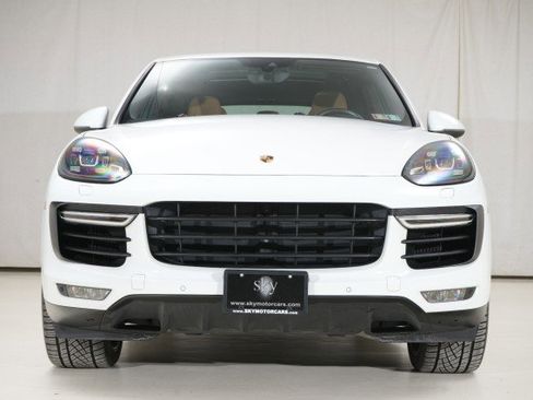 Used 2017 Porsche Cayenne Turbo image 10