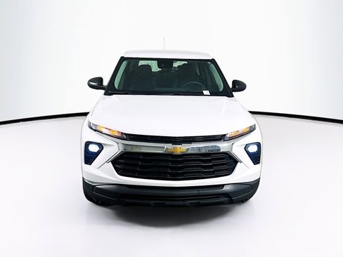 Used 2024 Chevrolet TrailBlazer LS image 2
