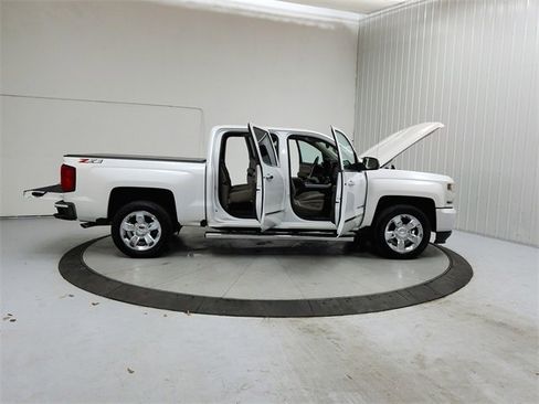 Used 2018 Chevrolet Silverado 1500 LTZ Z71 w/ LTZ Plus Package image 16