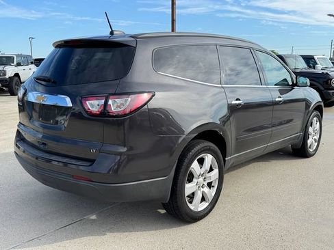 Used 2017 Chevrolet Traverse LT w/ Style and Technology Package FWD image 3