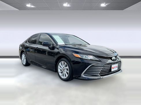 Used 2023 Toyota Camry LE image 6
