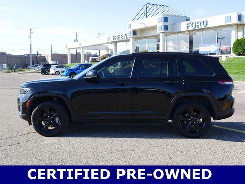 Used 2024 Jeep Grand Cherokee Limited w/ Black Appearance Package image 2