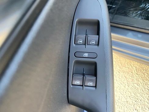 Used 2011 Volkswagen Jetta Sedan FWD image 16