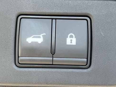 Used 2023 Nissan Rogue SL image 11