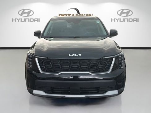 Used 2024 Kia Sorento LX FWD image 2
