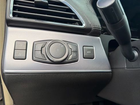 Used 2012 Lincoln MKX FWD image 21