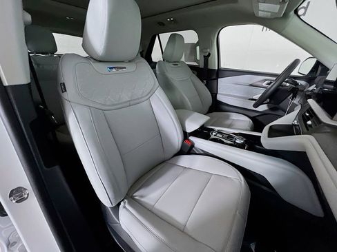 New 2026 Ford Explorer Platinum image 18