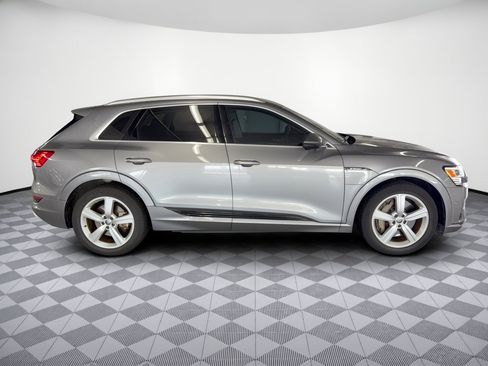 Used 2019 Audi e-tron Prestige w/ Prestige Package AWD/4WD image 8