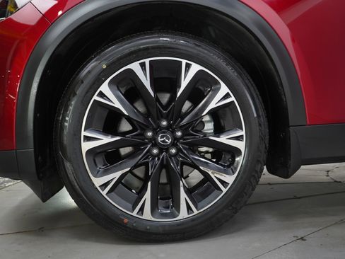 Certified 2024 MAZDA CX-90 Plug-In Hybrid w/ Premium Pkg AWD/4WD image 35