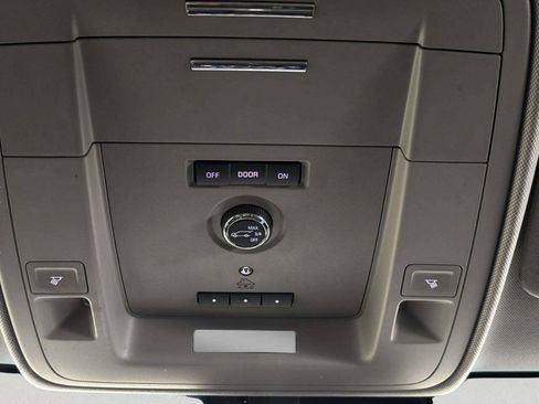 Used 2018 Chevrolet Tahoe LT AWD/4WD image 27