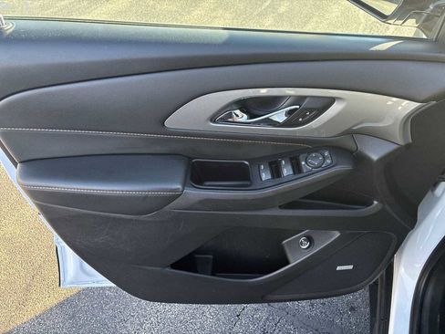 Used 2020 Chevrolet Traverse LT w/ LT Premium Package image 22