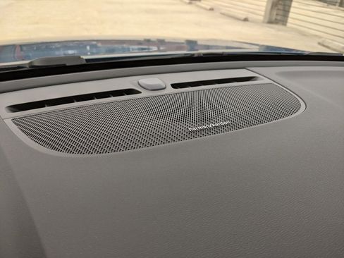 Certified 2025 Volvo XC40 B5 Ultra w/ Climate Package image 16