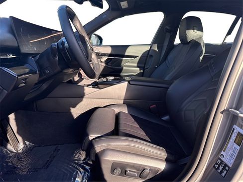 Used 2025 BMW 530i xDrive w/ Premium Package image 8