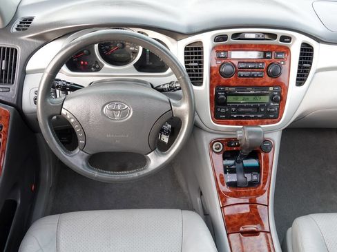 Used 2005 Toyota Highlander Limited AWD/4WD image 3
