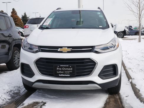 Used 2022 Chevrolet Trax LT w/ LT Convenience Package image 2