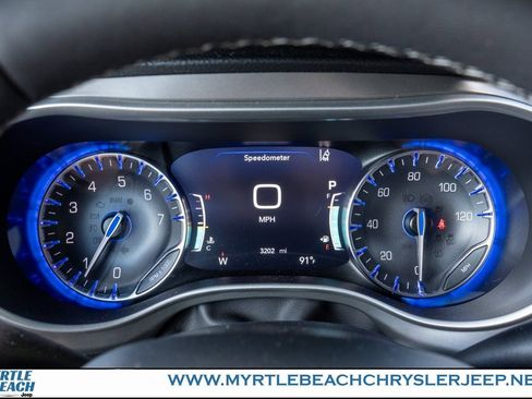 New 2025 Chrysler Pacifica Select w/ Uconnect Theater Family Group image 25