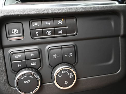 Used 2025 Chevrolet Tahoe LT AWD/4WD image 26