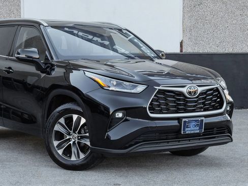 Used 2021 Toyota Highlander XLE image 10