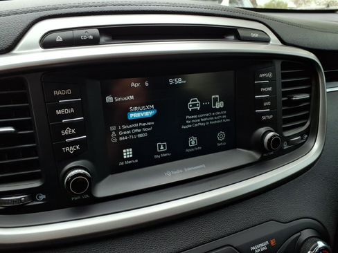 Used 2018 Kia Sorento LX image 18