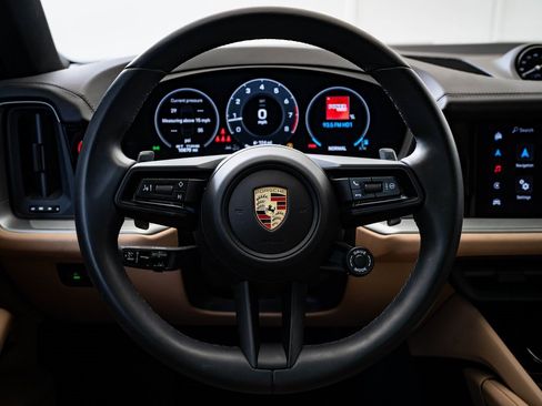 Certified 2024 Porsche Cayenne Coupe image 32