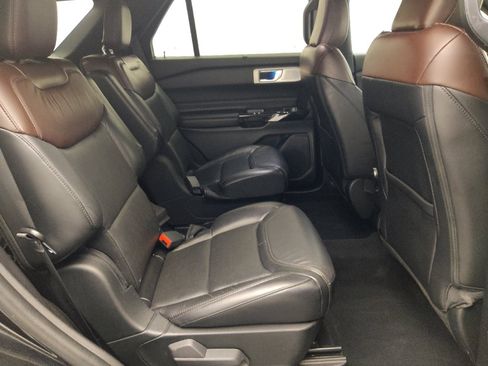 Used 2021 Ford Explorer Platinum w/ Equipment Group 601A AWD/4WD image 19