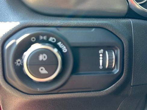 Used 2023 Jeep Gladiator Sport AWD/4WD image 18