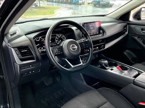 Used 2024 Nissan Rogue SV image 18