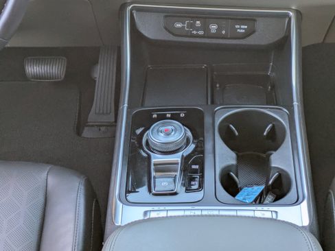 Certified 2025 Kia Carnival EX image 21