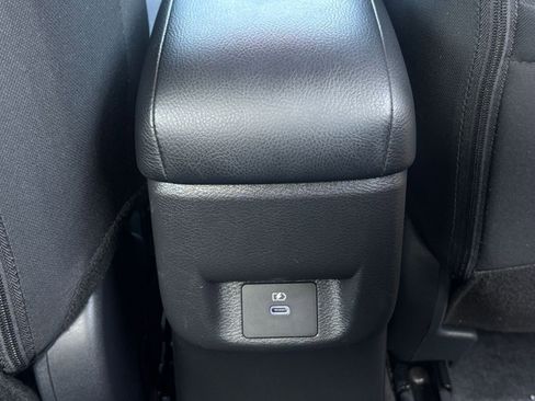 Used 2025 Nissan Versa SV FWD image 22