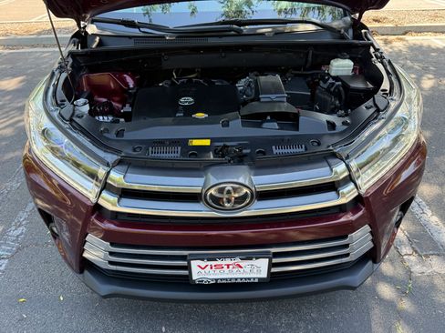 Used 2017 Toyota Highlander Limited w/ Preferred Accessory Package AWD/4WD image 39