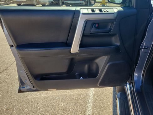 Used 2013 Toyota 4Runner Limited AWD/4WD image 18
