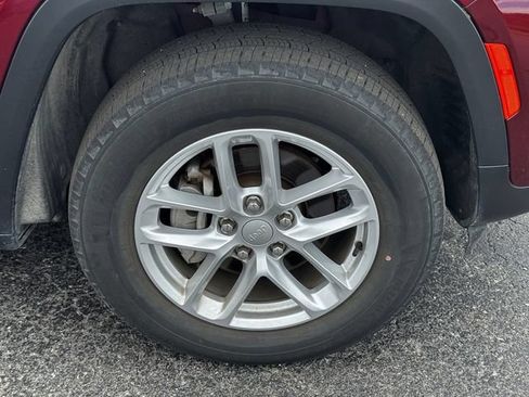 Certified 2023 Jeep Grand Cherokee Laredo AWD/4WD image 9