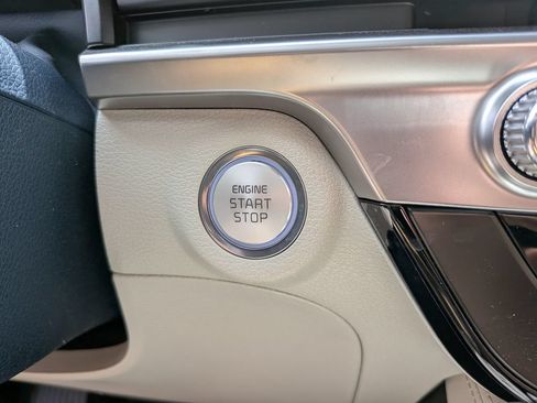 Used 2025 Kia Telluride EX w/ EX Captain's Chair Package FWD image 24